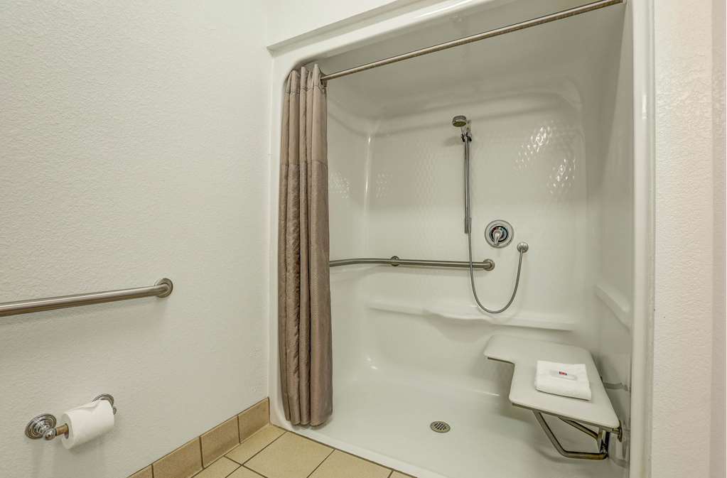 Howard Johnson by Wyndham Lemoore - photo 19
