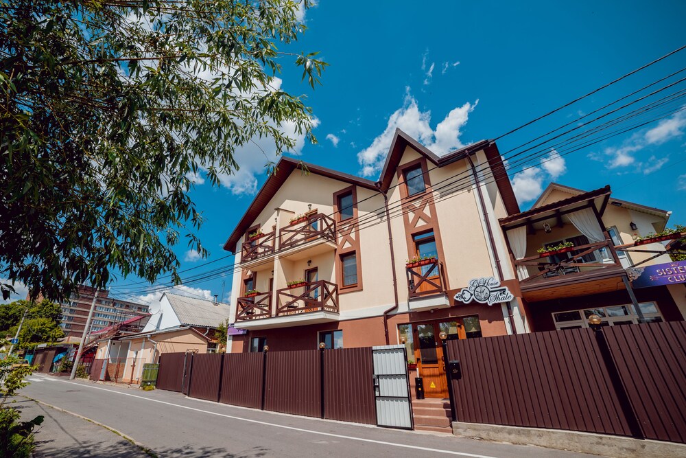 Guest House Shale — 4-Star Luxury Hotel in Vinnytsia, Ukraine