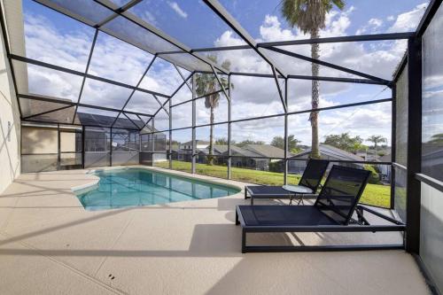 630 3 Bedroom South facing Home with Pool Drenched in Florida Sunshine Perfect for Families — 4-Star Luxury Hotel in Davenport, United States
