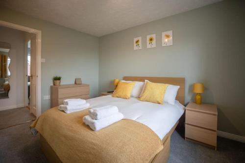 Hereford Woodpecker House Comfortable Modern House Located in South Hereford Sleeps 6 Perfect for Accessing Hereford Enterprise Zone in Rotherwas Hosted By RENTMYHOUSE — 4-Star Luxury Hotel in Hereford, United Kingdom
