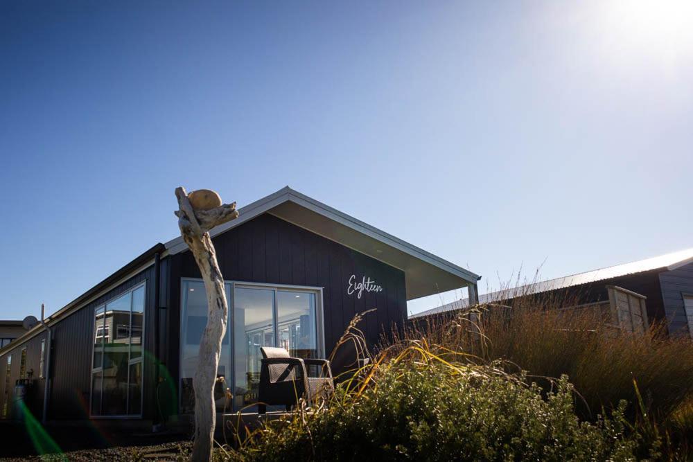 The Hideaway Waipipi Beach Couples Retreat — 4-Star Luxury Hotel in Patea, New Zealand