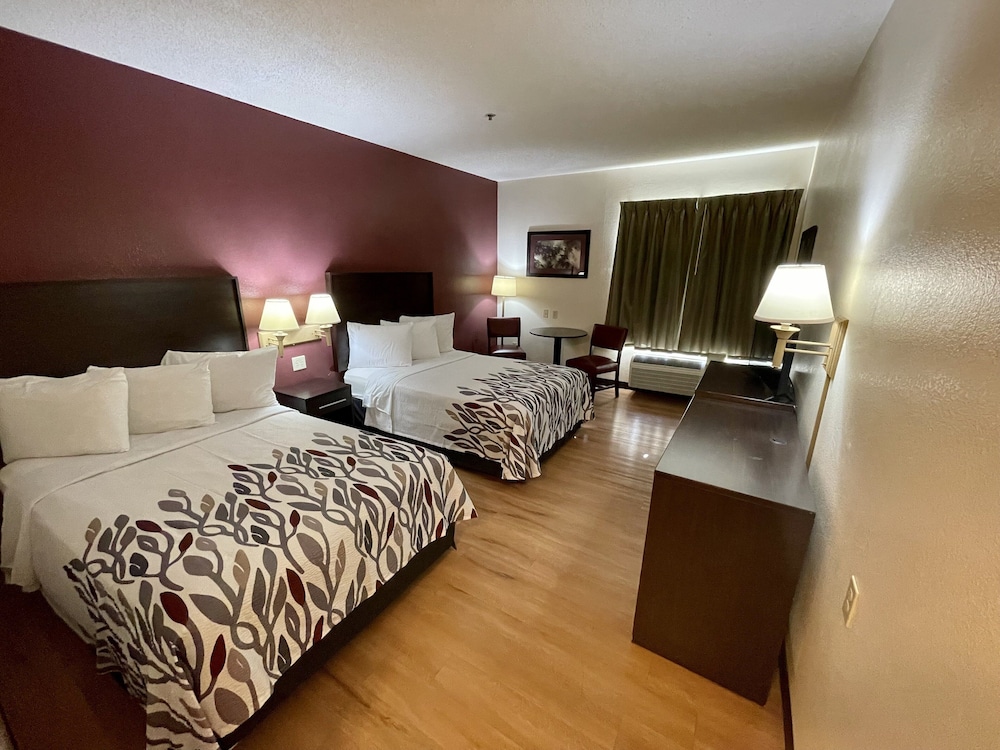 Red Roof Inn Clyde - photo 7