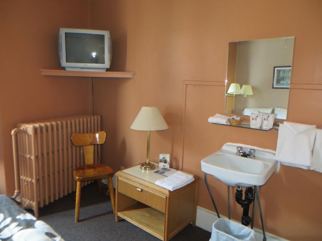 Hotel Manoir Charest - last minute hotel in Quebec