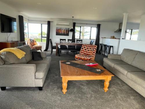 Te Awa Holiday Home — 4-Star Luxury Hotel in Napier, New Zealand