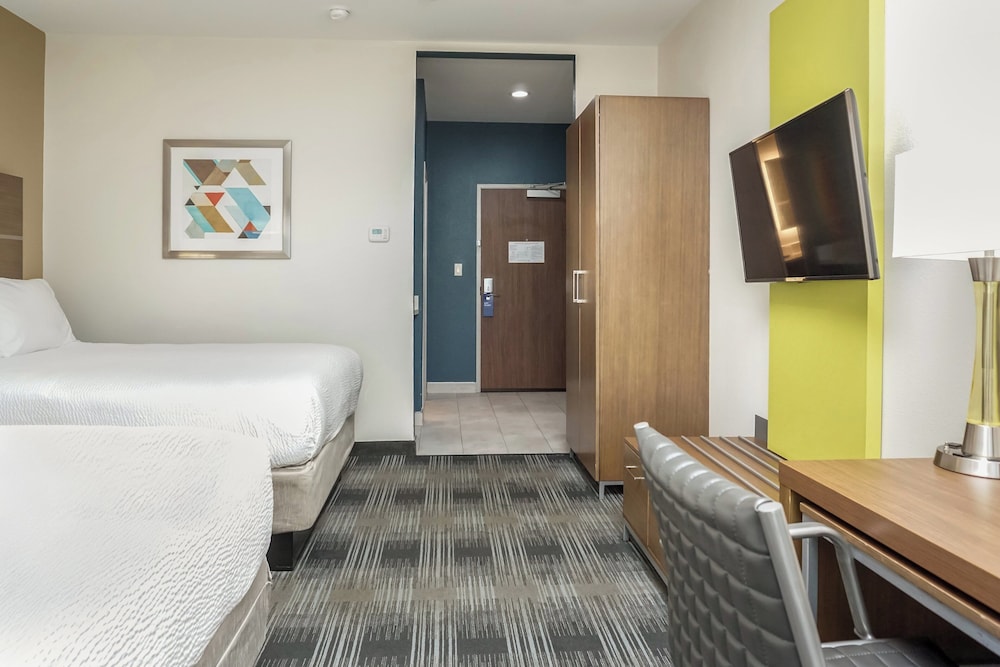 Holiday Inn Express and Suites Houston Westchase Westheimer by IHG - photo 38