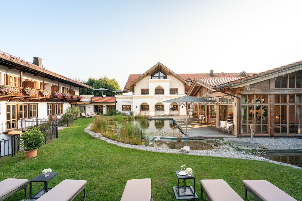 Posthotel Hofherr — 4-Star Luxury Hotel in Konigsdorf, Germany