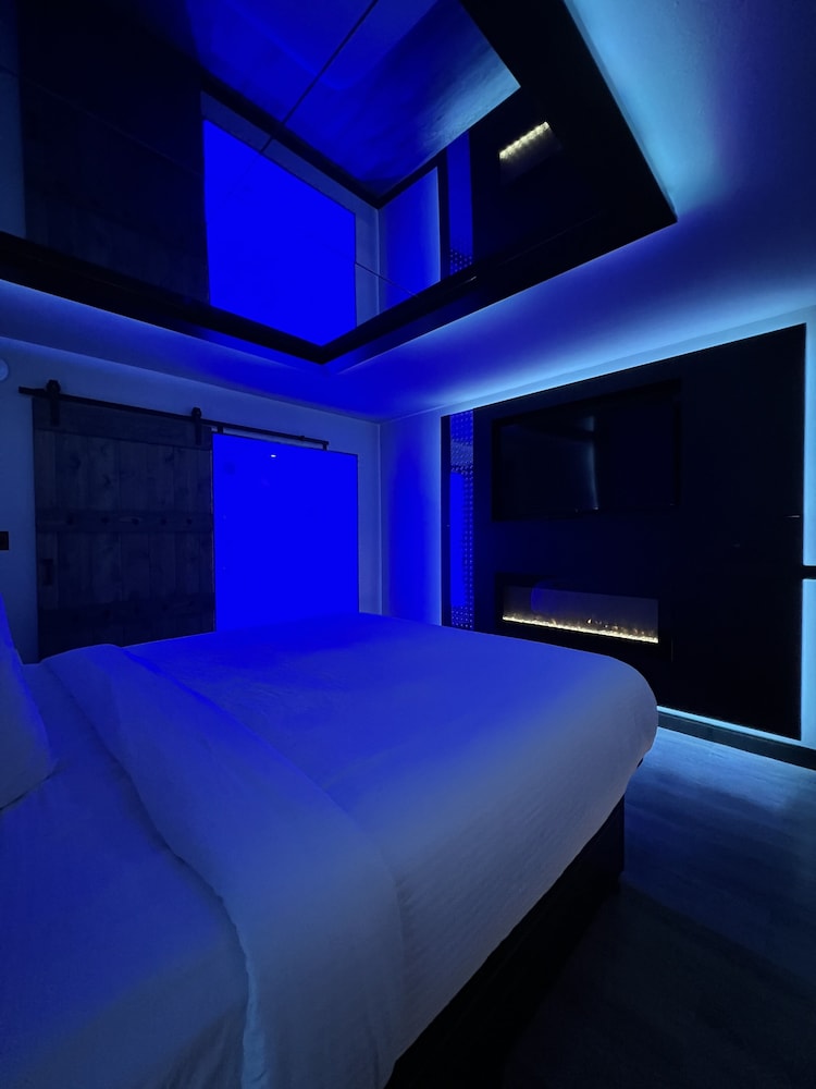Imperial Suites Adults Only - photo 35