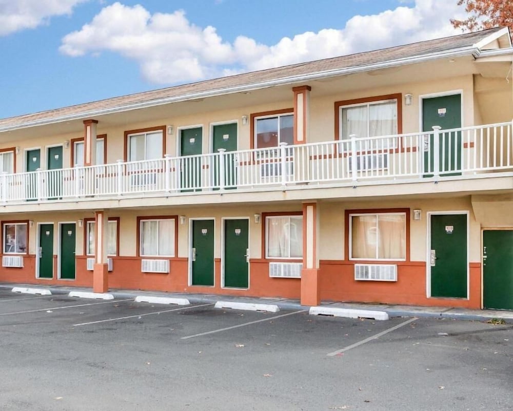 Economy Motel - photo 15