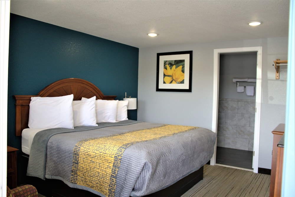 Hometowne Inn & Suites - photo 12