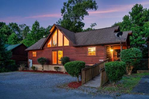 Kate's Cabin 3 min to Dollywood Cabin with Hot tub Game Room and Resort Pool - photo 11