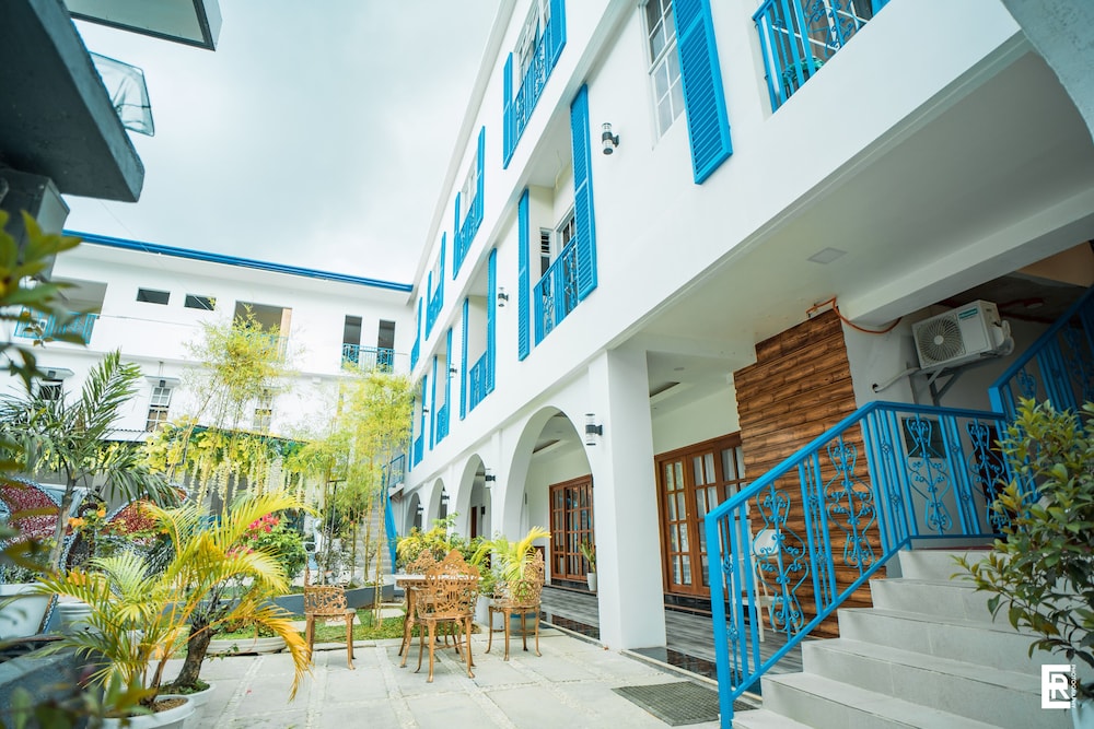 Bernese Resort Hotel powered by Cocotel — hotel in Ligao