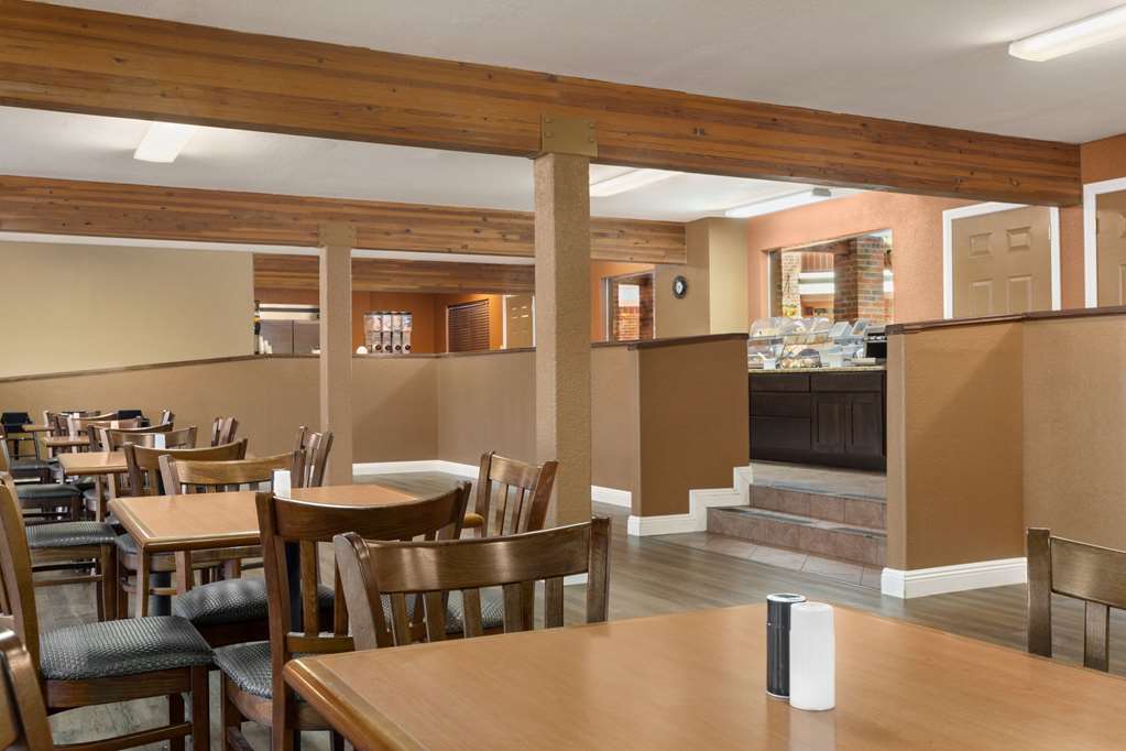 Baymont by Wyndham Cortez - photo 12