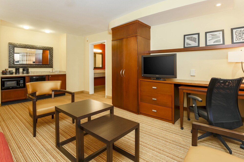 Courtyard by Marriott Potomac Mills Woodbridge - photo 9