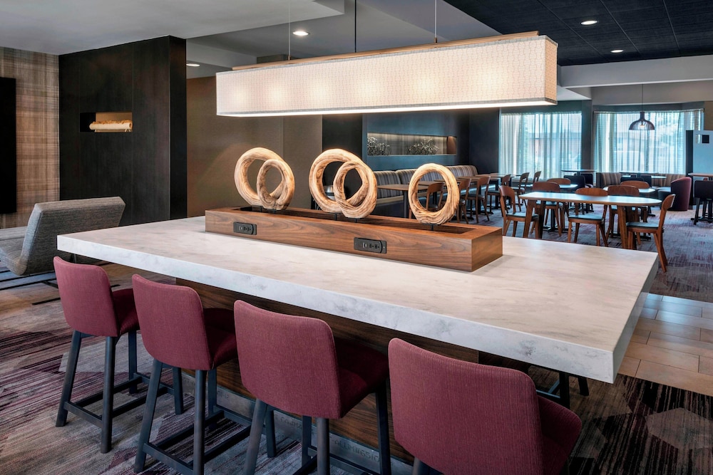 Courtyard by Marriott Newark Liberty International Airport - photo 16