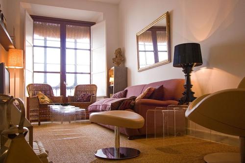 Toreros de Sevilla 5 pax — 4-Star Luxury Hotel in Sevilla, Spain