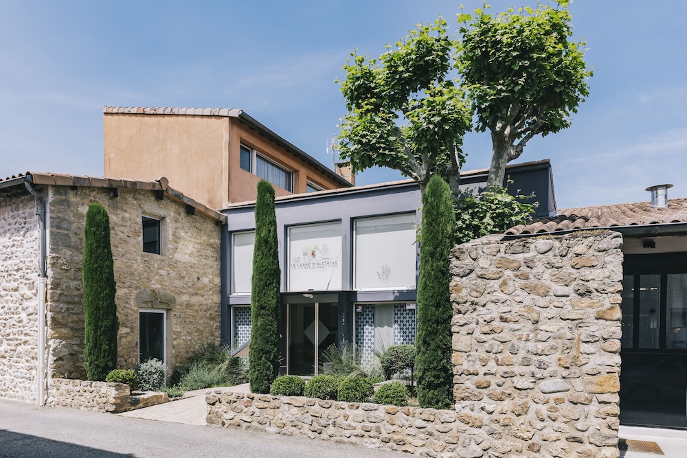 Le Carré d'Alethius Logis Hôtel Restaurant Gastronomique — hotel in Charmes-Sur-Rhone