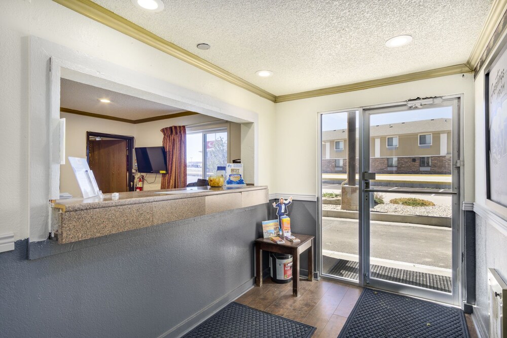 Super 8 By Wyndham Limon - photo 2