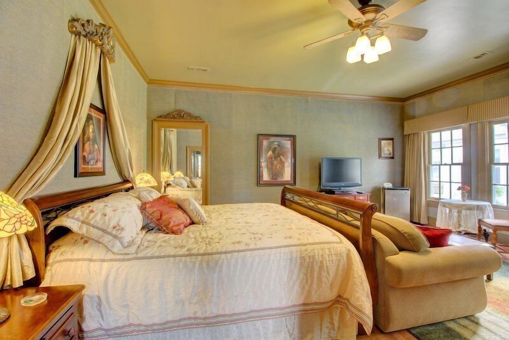 Bybee's Historic Inn - photo 18