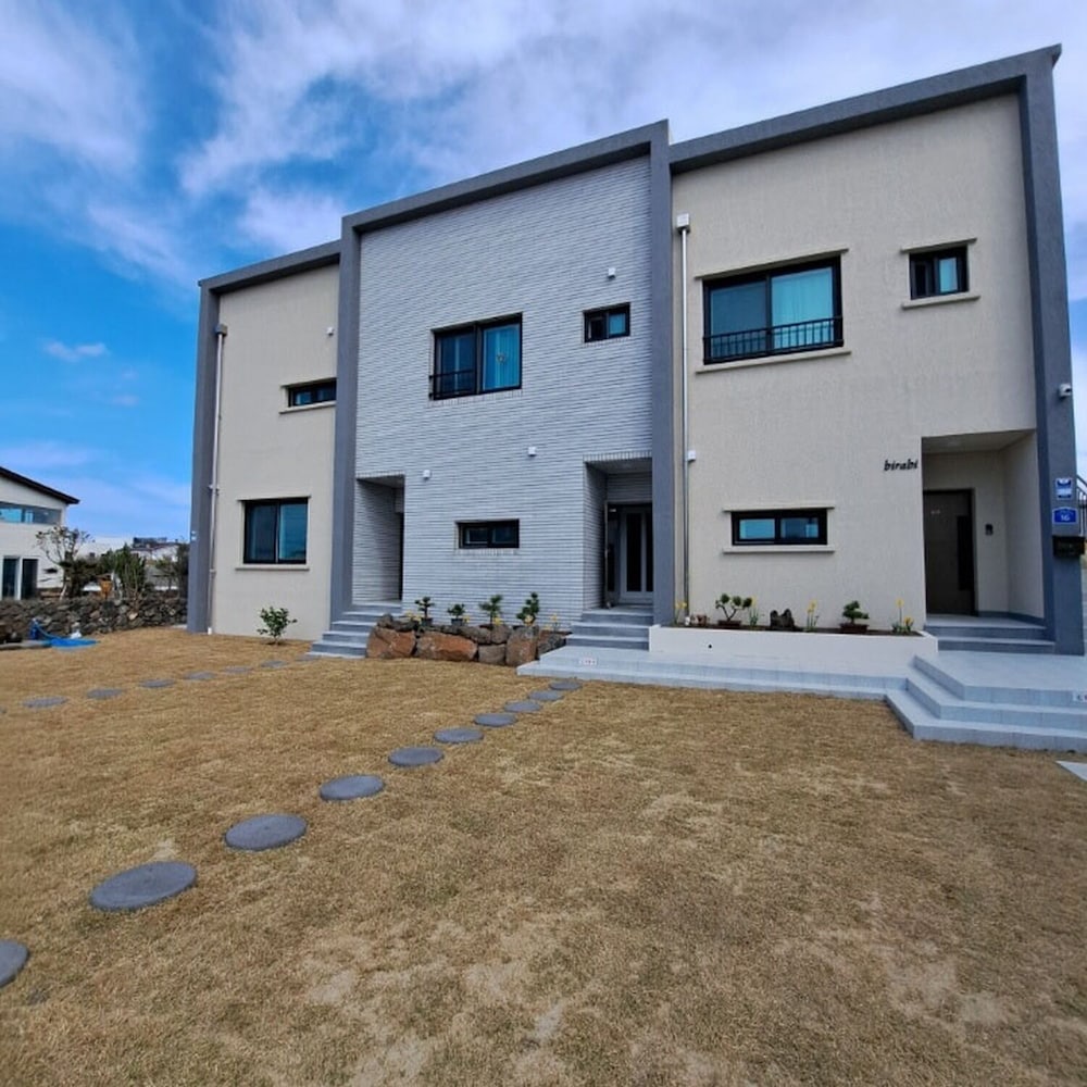 Viravi Stay — 4-Star Luxury Hotel in Jeju City, South Korea