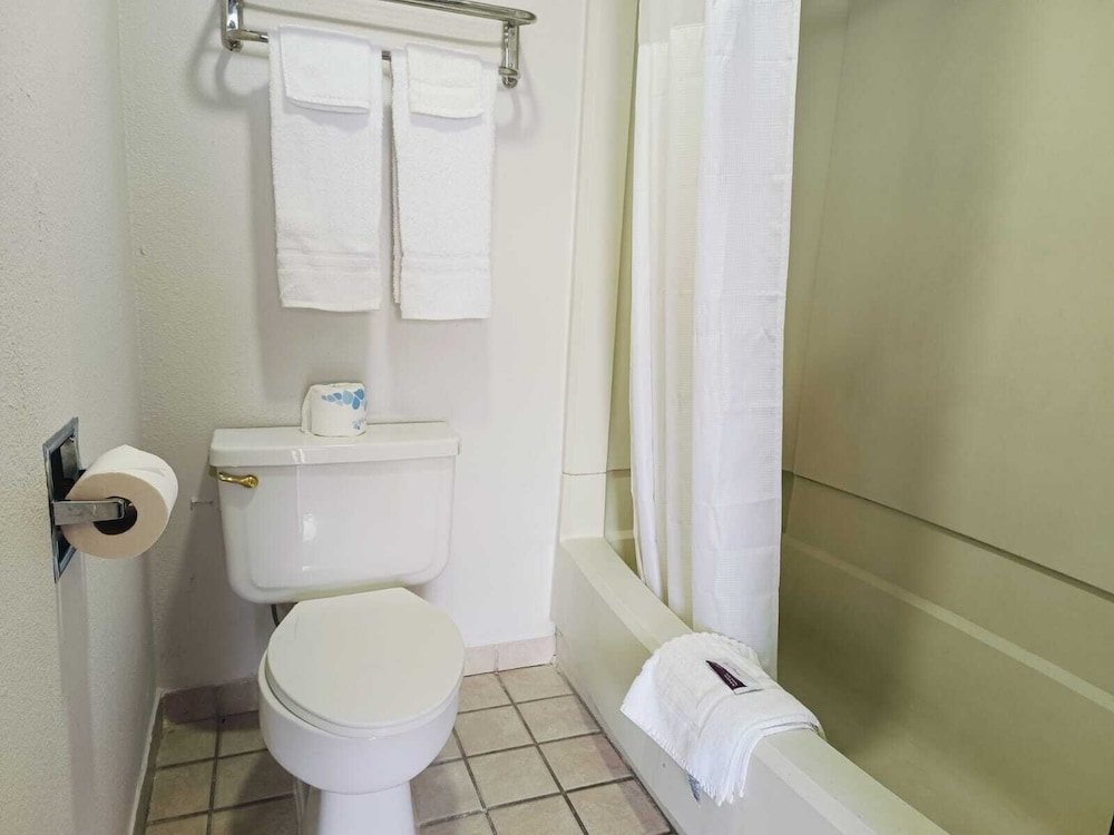 Lawton Hotel - photo 24
