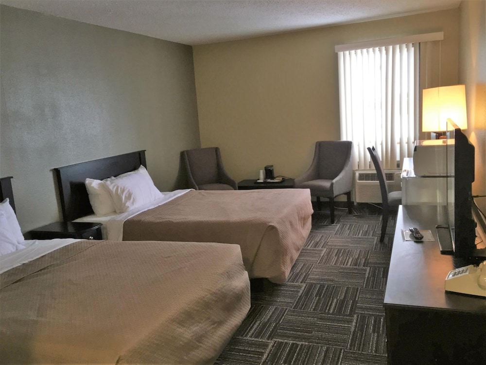 Sunlac Inn Devils Lake - photo 13