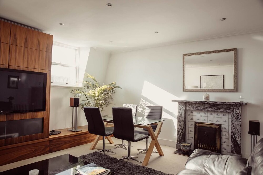 Gorgeous Executive Apartment in the West End — 4-Star Luxury Hotel in Edinburgh, United Kingdom
