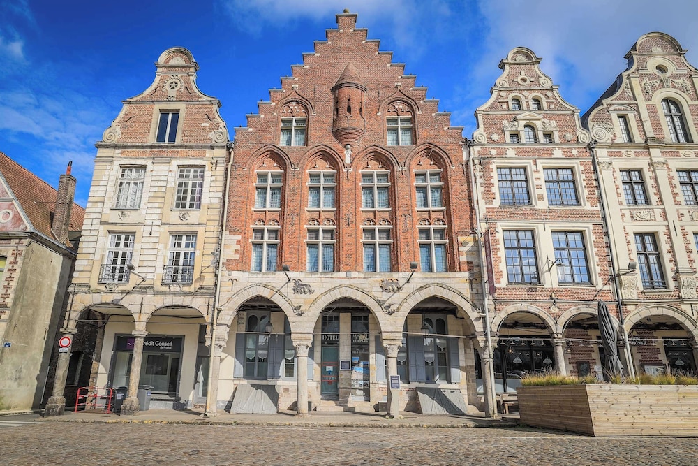Hôtel Les Trois Luppars in Arras, France