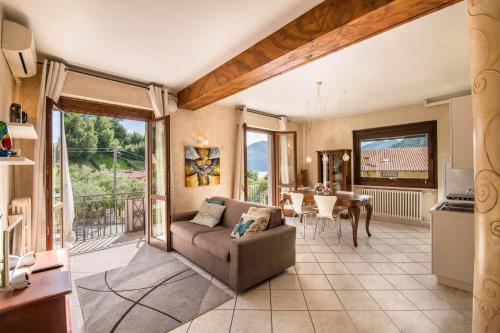 Appartamento vista lago — 4-Star Luxury Hotel in Sulzano, Italy