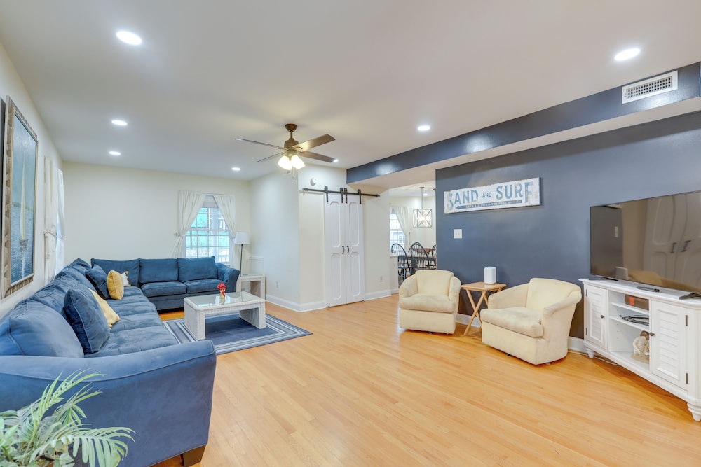 1 2 Mi to Boardwalk: Roomy Wildwood Retreat in North Wildwood, United States