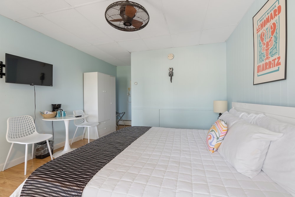 The Beaches Motel & Cottages - photo 19