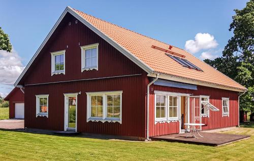 2 Bedroom Lovely Home In Kristinehamn — 4-Star Luxury Hotel in Kristinehamn, Sweden
