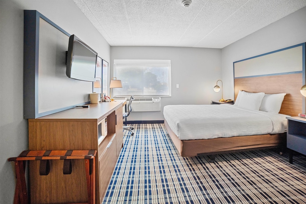 AmericInn by Wyndham Beloit - photo 16