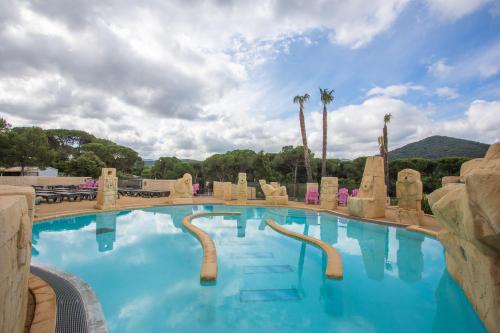 Mobil home avec une vue sublime — 5-Star Luxury Hotel in Le Muy, France