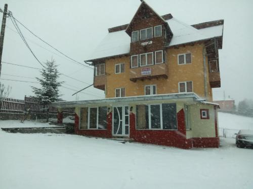 Pensiunea Gaby — 4-Star Luxury Hotel in Dambovicioara, Romania