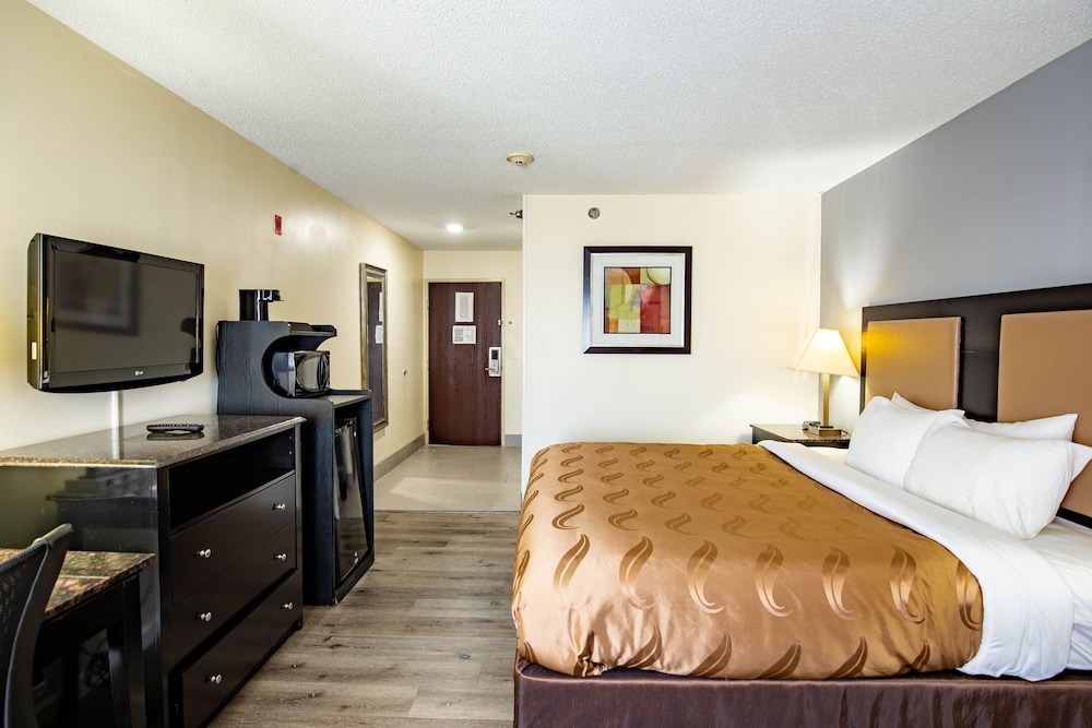 Quality Inn & Suites Woodstock near Lake Geneva - photo 8