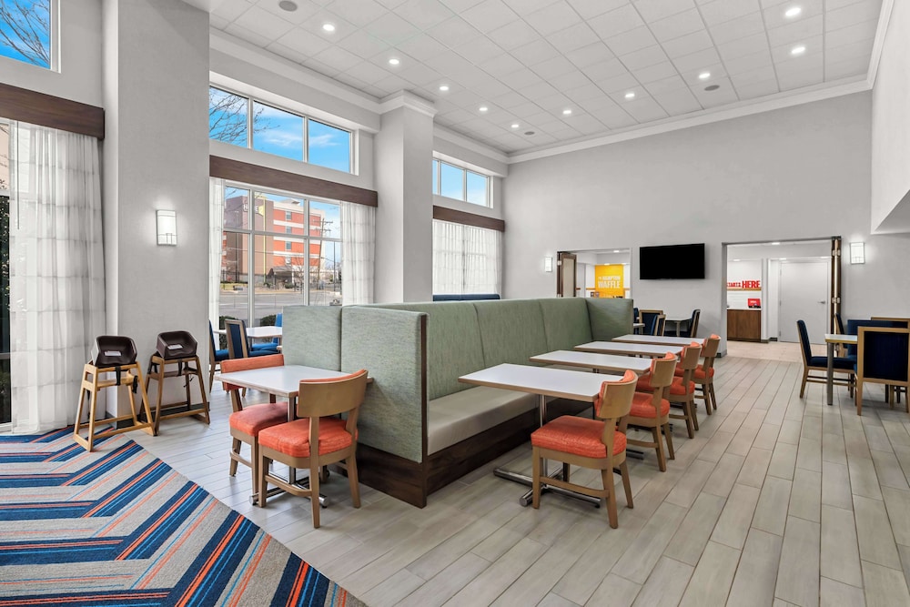 Hampton Inn & Suites Charlotte Airport - photo 36