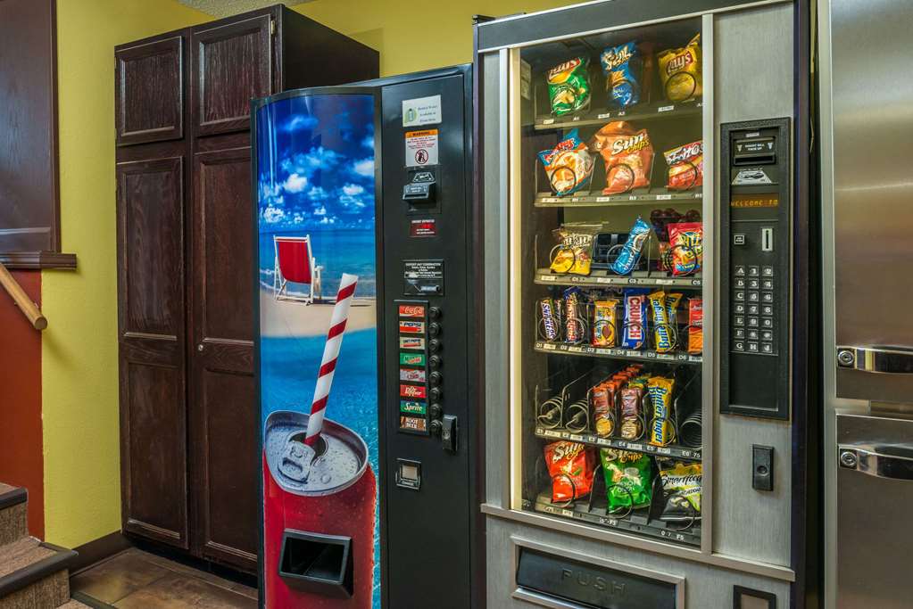 Super 8 by Wyndham Lincoln West - photo 13