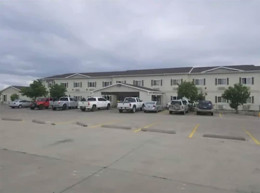 Days Inn & Suites by Wyndham Williston - featured photo