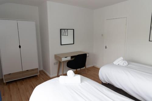2 Bed Home Sleeping 3 People Fully Equipped Located In Radcliffe Manchester Stand Up And Shout 20709043 — Radcliffe
