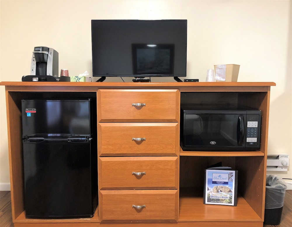 Blue Coast Inn and Suites - photo 32