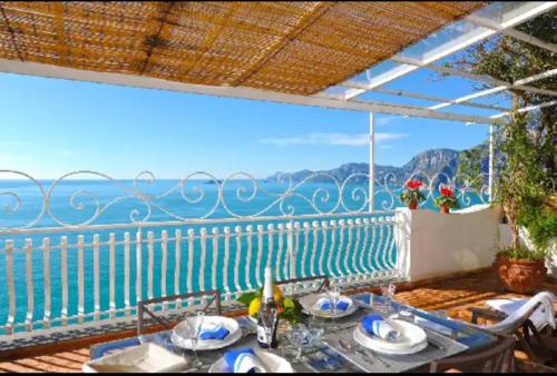 Villa Delle Ginestre sea view — 4-Star Luxury Hotel in Praiano, Italy