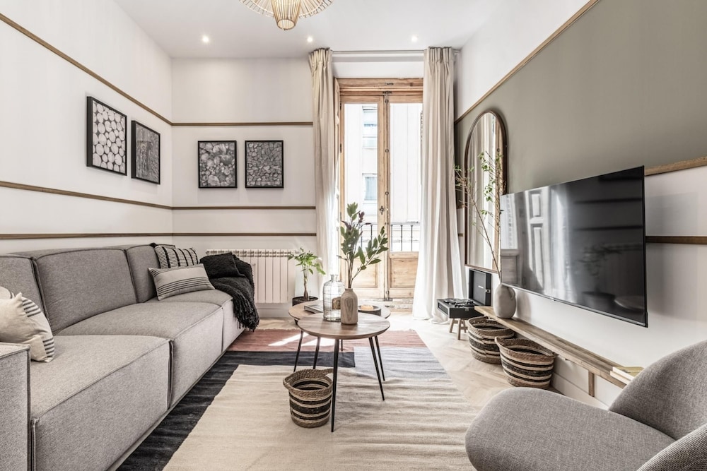 Albero 3 Bedrooms in Malasa a Madrid