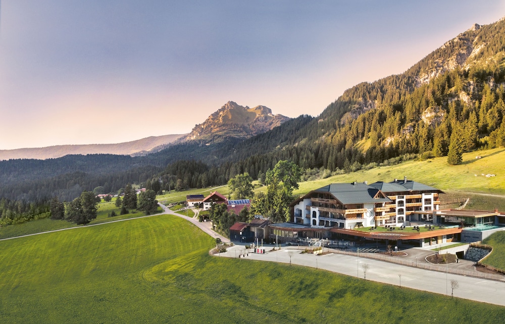 Hotel Bergblick - carbon neutral hotel in Graen