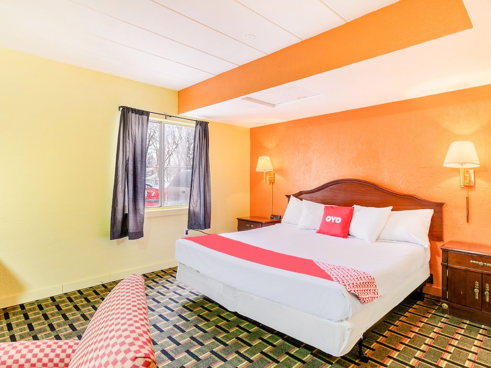 OYO Hotel Downtown Peoria I 74 - photo 11