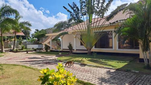 Christina Residence — 4-Star Luxury Hotel in Dar Es Salaam, Tanzania