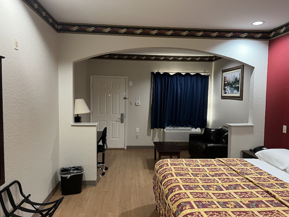 Scott Inn and Suites Houston - photo 11