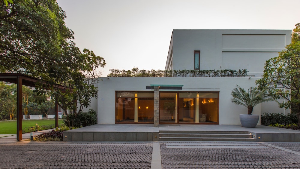 The Manor New Delhi — 4-Star Luxury Hotel in New Delhi, India