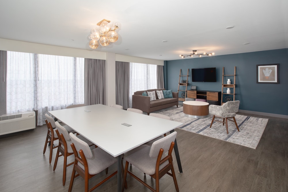 Crowne Plaza Kansas City Downtown by IHG - photo 52