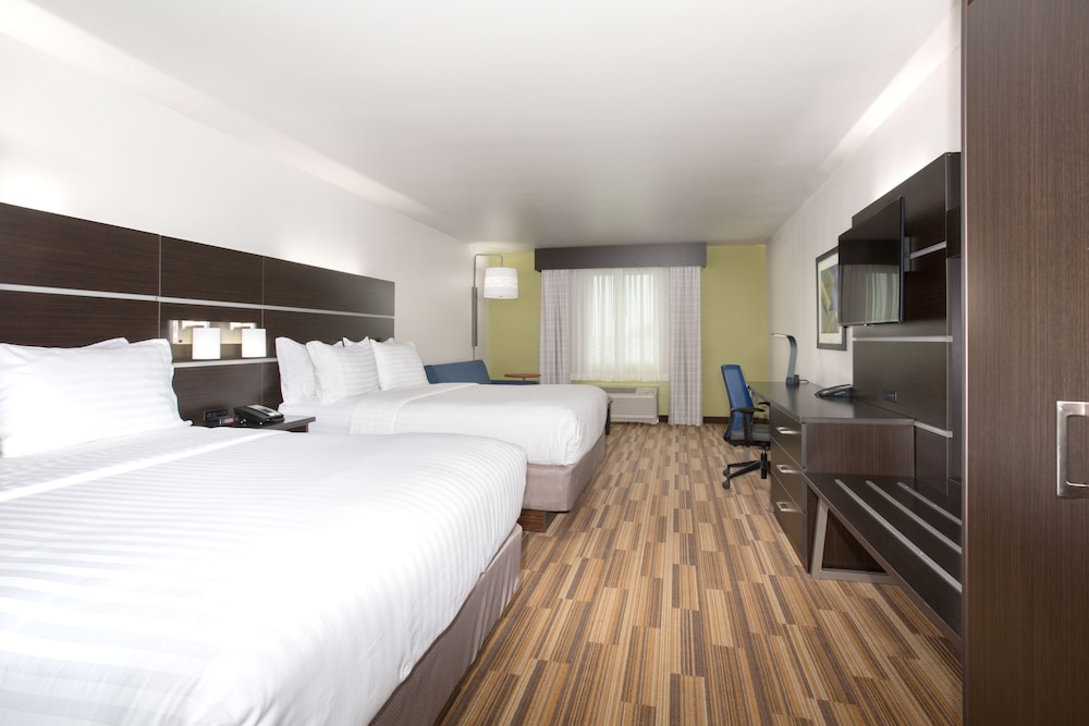 Holiday Inn Express and Suites Lincoln I 80 by IHG - photo 10
