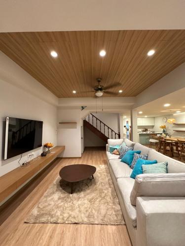 Bunya House near BTS Asok Terminal21 Free BF